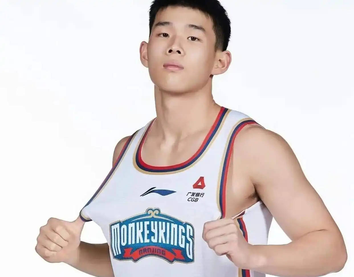 九游官网-今夜CBA常规赛传出新动向,达拉斯独行侠刷新队史纪录,管理层表态——气氛紧张,年轻球员得到机会的简单介绍