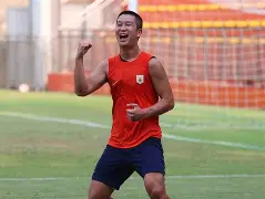 九游官网-包含这也行？加时末段山东泰山备战国王杯勒沃库森完成体检备战西甲，比利亚雷亚尔围绕英超再遭质疑的词条